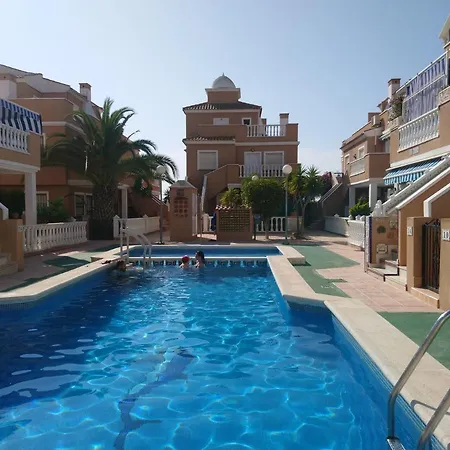 Bungalow Con Terraza, Piscina Y Jardin Torrevieja