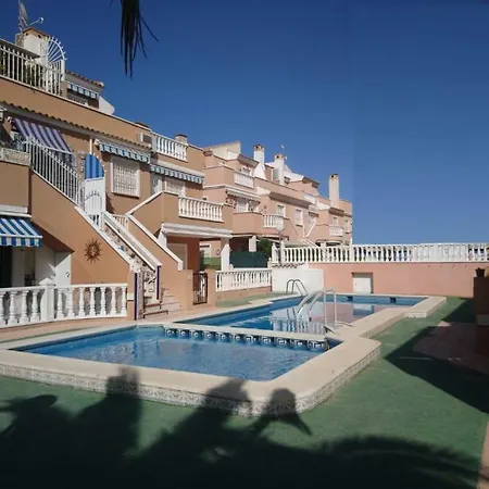Bungalow Con Terraza, Piscina Y Jardin Сasa de vacaciones Torrevieja