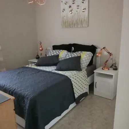 Сasa de vacaciones Bungalow Con Terraza, Piscina Y Jardin